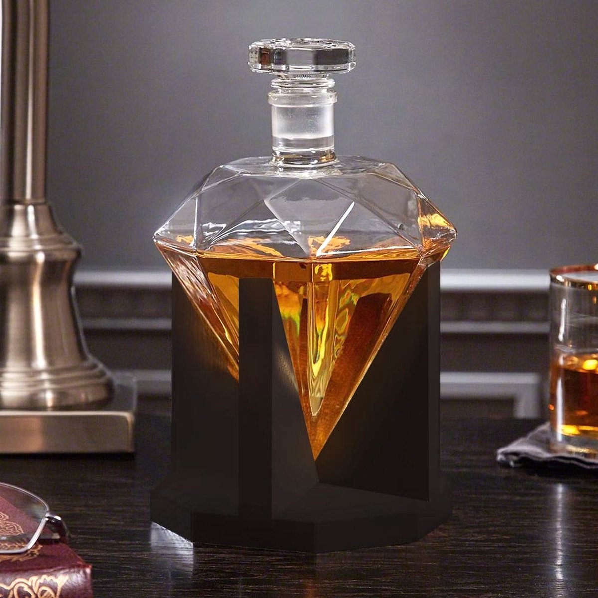 Mikamax diamant whisky karaf set - 850 ml - luxe decanter met eikenhouten voet - 9 koelstenen