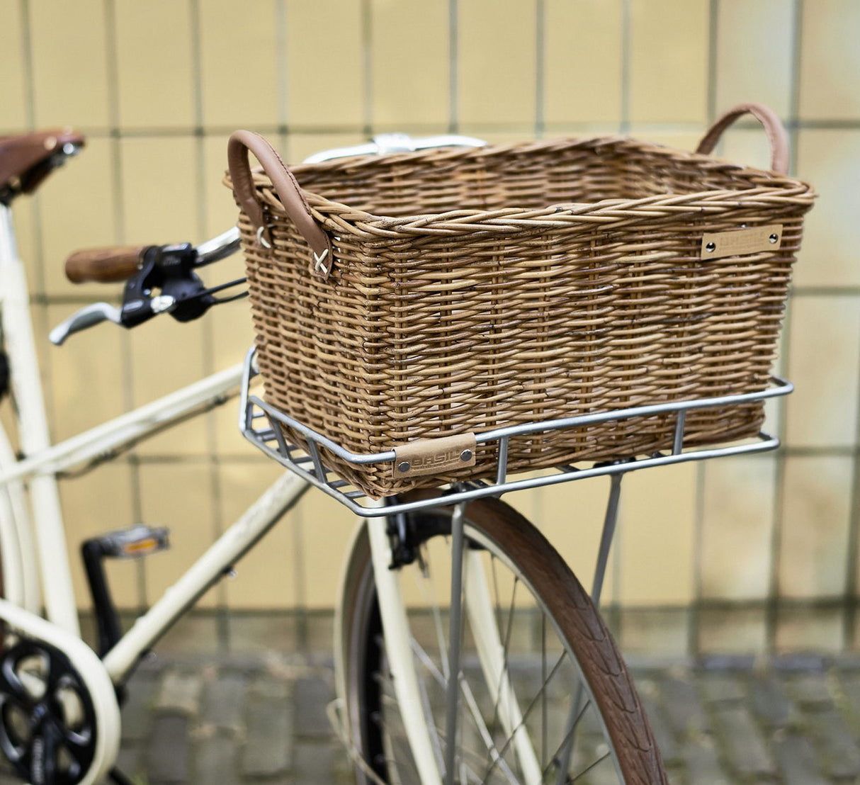 Basil Portland Classic - fietsmand - voorop - bruin