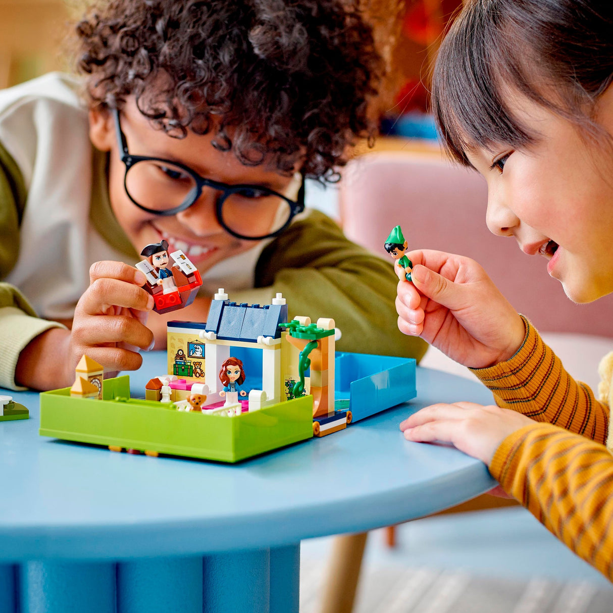 Lego disney - peter pan wendy's verhalenboekavontuur constructiespeelgoed (43220)