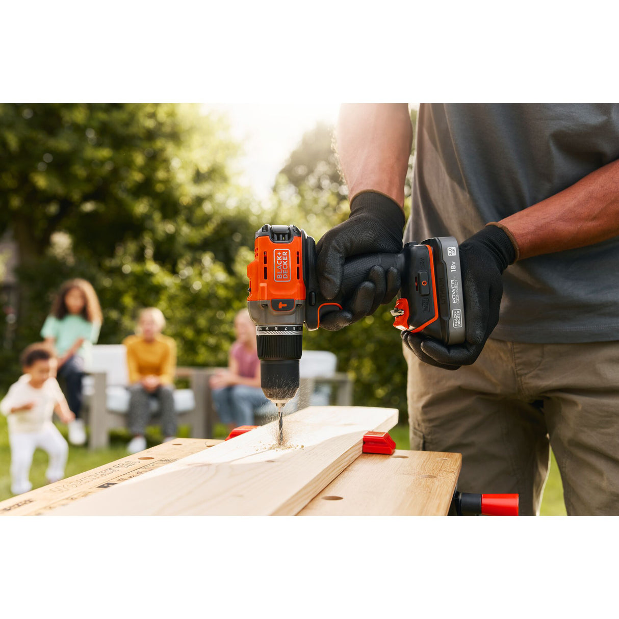Black+decker 18v schroefklopboormachine + 18v excentrische schuurmachine bundel (zwart oranje)