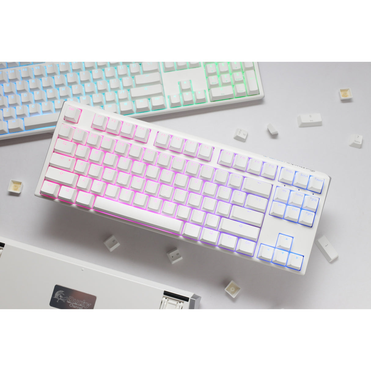 Ducky one 3 classic pure white tkl rgb mechanisch toetsenbord (wit, us lay-out (qwerty), cherry mx red, 80% (tkl), rgb leds, double-shot pbt, hot-swappable, quack mechanics)