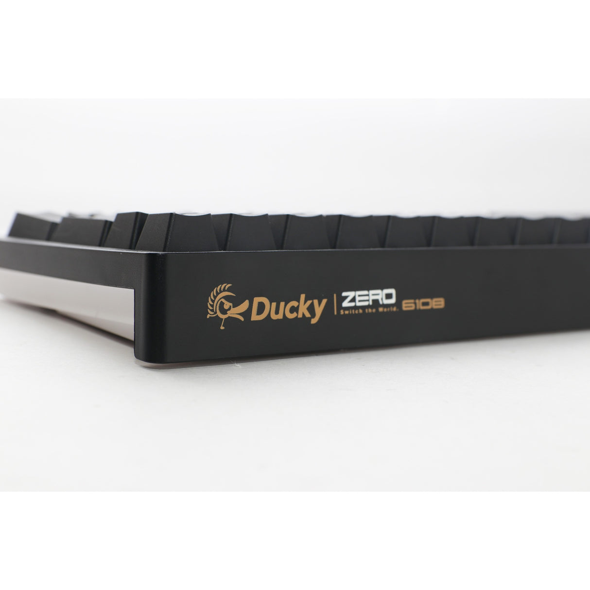 Ducky zero 6108 classic black rgb mechanisch gaming toetsenbord (zwart, us lay-out (qwerty), cherry mx2a speed silver, 100%, rgb leds, double-shot pbt, hot swap, 2.4ghz | bluetooth | usb-c)