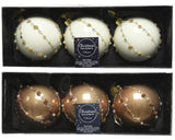 Decoris gedecoreerde kerstballenset van glas set a 3 ballen dia 8cm in kleuren wol wit of camel brown