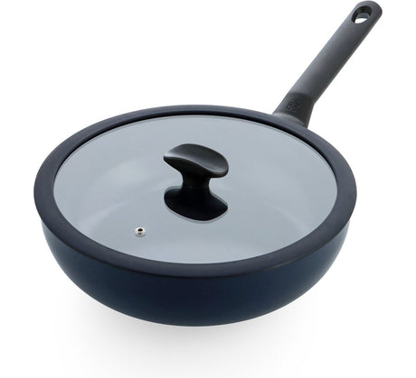 Bk enjoy hapjespan 28cm met deksel – 3.4l – pfas-vrije antikleeflaag – hapjespan inductie – keramische pan - ovenbestendig tot 160°c – koudgrepen - met glazen deksel - oxford blue
