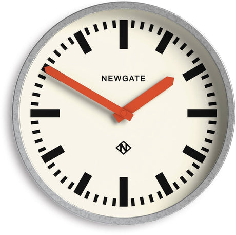 Newgate luggage - wandklok - verzinkte uitvoering met oranje wijzers