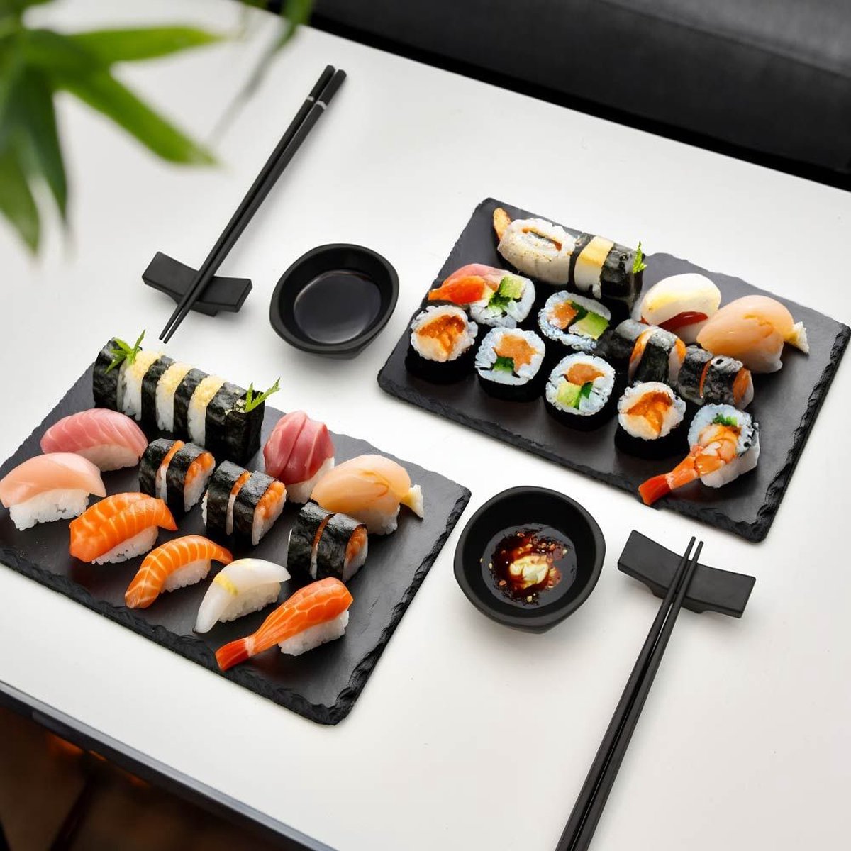 Mikamax sushi set - voor 2 personen - incl. sushi stokjes borden - geniet van authentieke sushi-ervaring - zwart - sushi accessoires - sushi servies - chopsticks - eetstokjes
