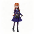Monster high x wednesday verzamelpop - agnes demille met paars uniform en accessoires