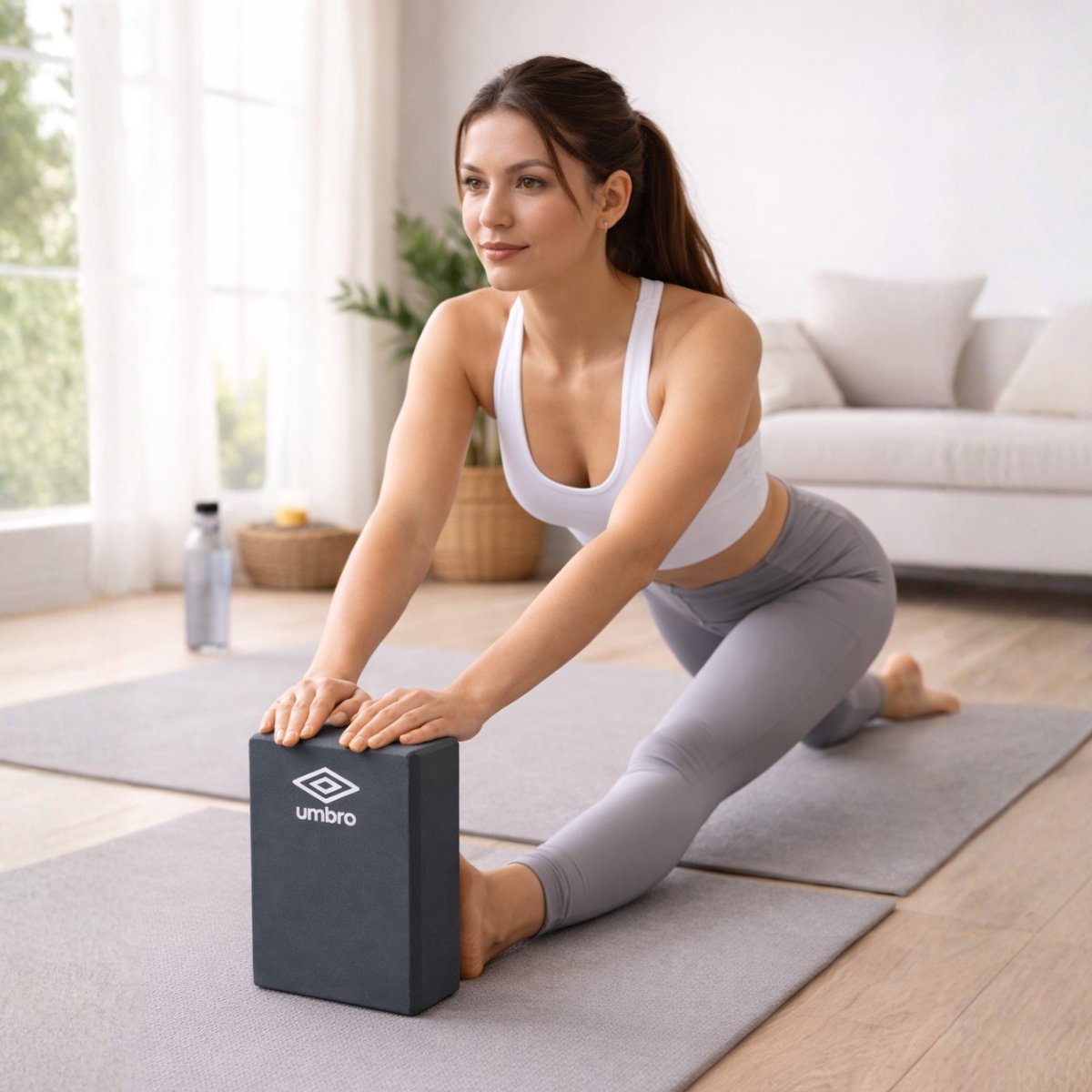 Umbro yoga block dark grey - yogablok van schuim - lichtgewicht en stabiel - geschikt voor yoga en pilates - afmetingen 23x15x7,5cm - gewicht 125 gram - donkergrijs