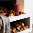 Arti casa rustieke bolkaars - donkerrood gekleurde kaars - klassieke landelijke uitstraling - lange brandtijd van wel 46 uur - sfeervolle decoratie voor binnen - afmeting ø7 x h13 cm - gemaakt van wax