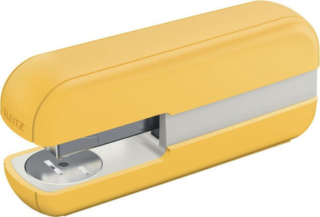 Leitz cosy nietmachine - nietjesmachine tot 30 vel - inclusief nietjes - ideaal voor thuiskantoor thuiswerken - warm geel