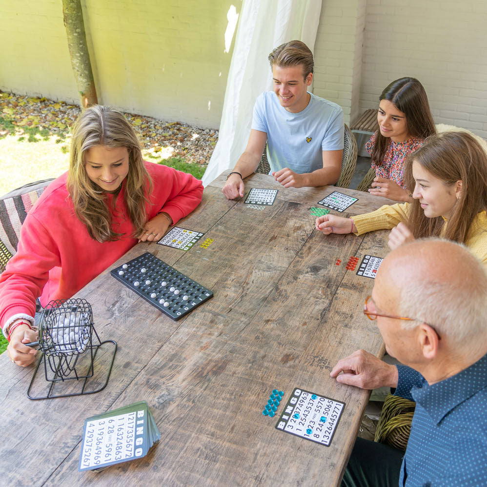 Engelhart longfield - bingomolen zwart metaal – compacte bingo set – inclusief bingoballen - controlebord bingo - bingokaarten - gekleurde bingo fiches – kienen - bingo spel – traditioneel spel - bingo avond -