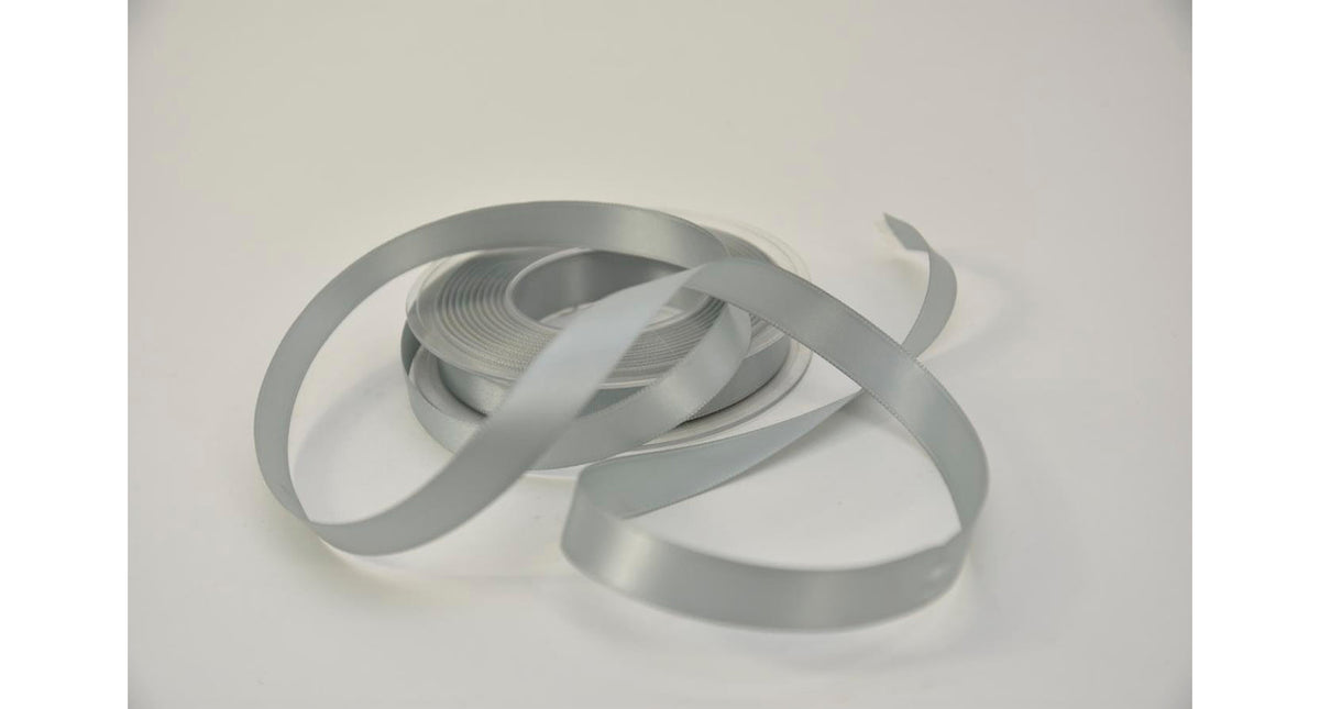 Satijnlint 15 mm x 25 mtr lichtgrijs