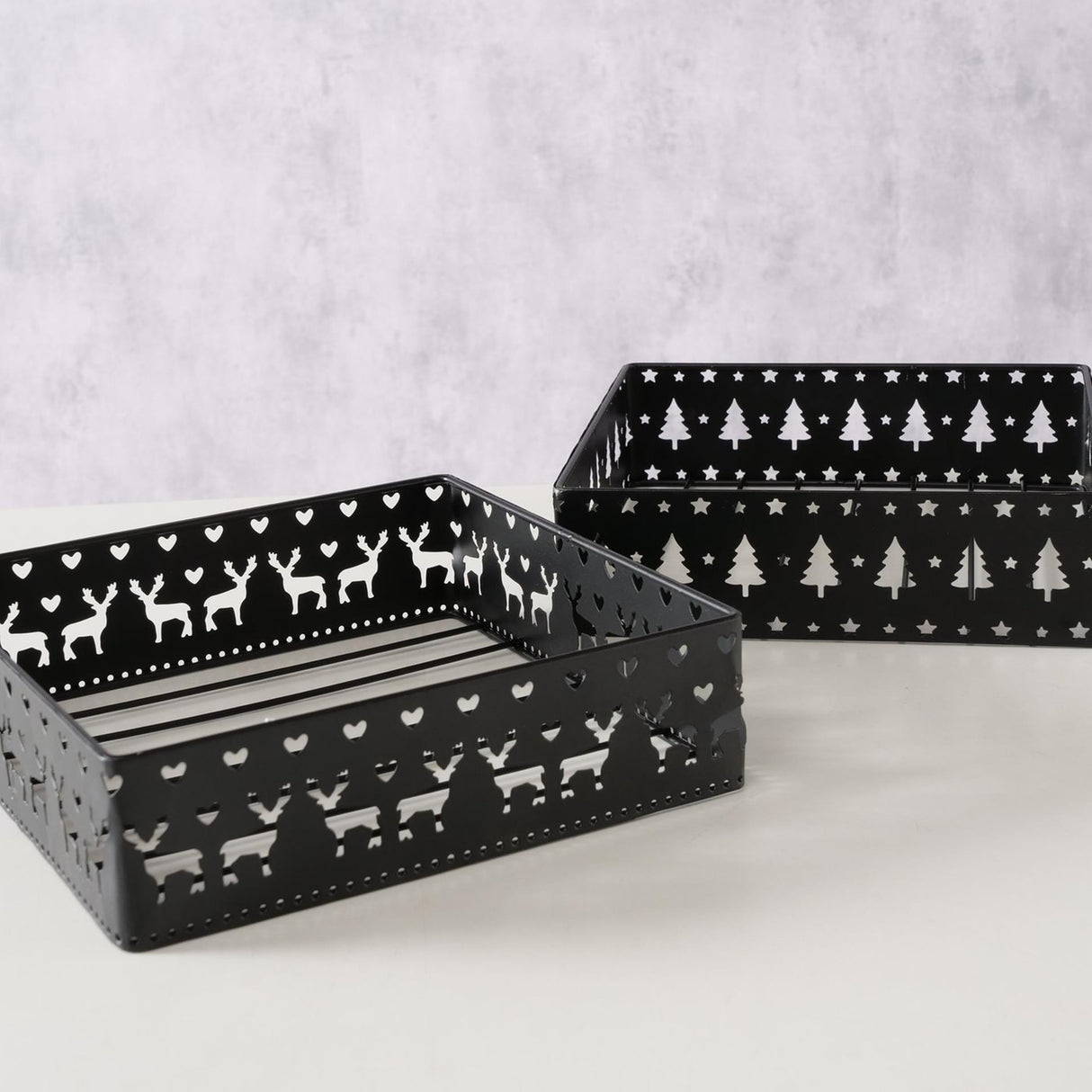 Boltze home servethouder norvag zwart metaal met decor herten of kerstbomen 18x18cm