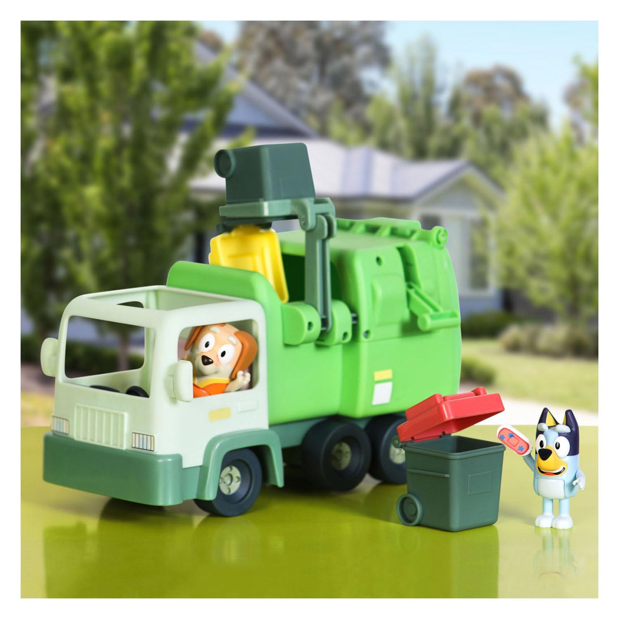 Moose Toys Bluey Garbage Truck s figurami za igranje