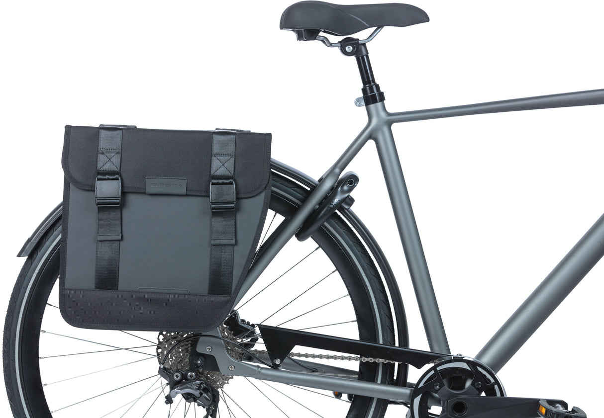 Basil Tour Doble Bicycle Bag 28L Negro