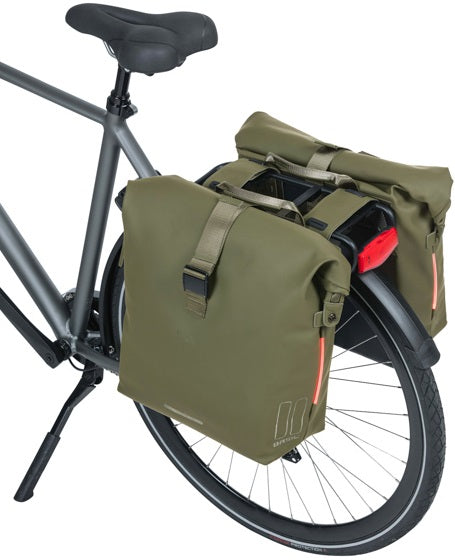 Basil Soho Double Bicycle Bag Nordlicht - Vandtæt bagagebærerpose til elektrisk cykel - Grøn