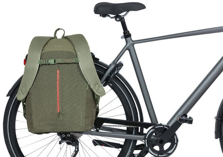 Basil B-Safe Commuter Nordlicht - Moderne fietsrugzak voor elektrische fietsen - 18L - Groen - Unisex - Met LED-verlichting