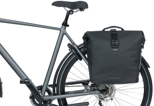 Basil SoHo Bolsa de bicicleta doble Nordlicht impermeable, PU, ​​cierre de cotización de la rueda, adecuada para Mik, 41 LTR, Night Black