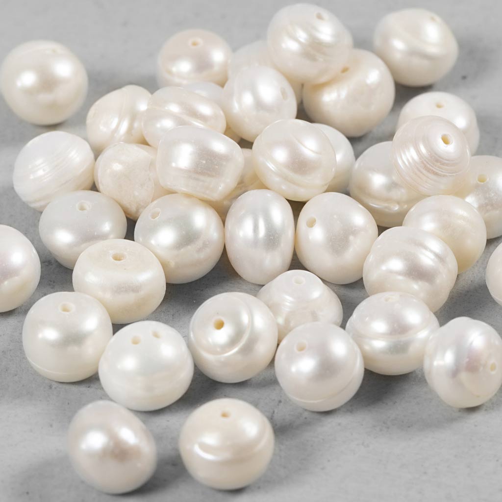 Http: www.cchobby.nl zoetwaterparels-d-4-mm-gatgrootte-1-mm-overdwars-geperforeerd-parelmoer-40-stuk-1-doos