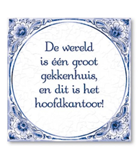 Paperdreams tegel delfts blauw- de wereld is een groot gekkenhuis