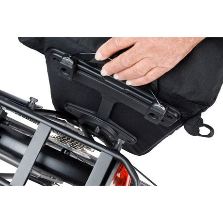 Basil fietsschoudertas move mik studs 14 liter 14 x 24 x 34 cm - zwart