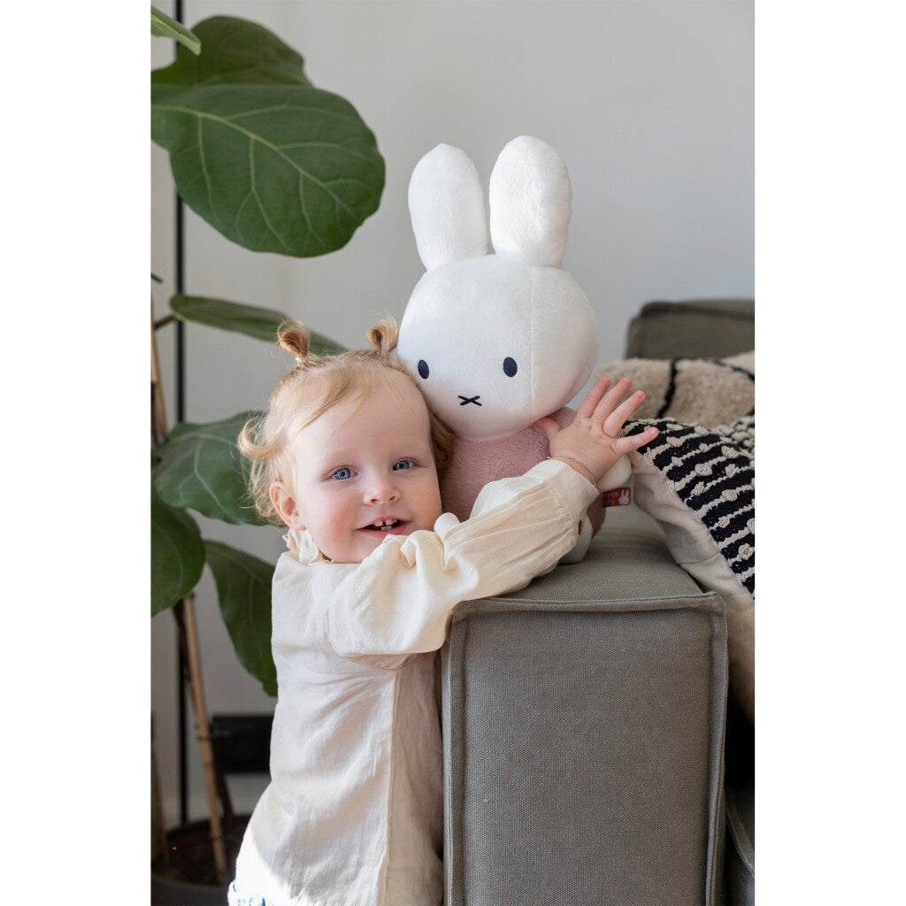 Miffy Fluffy Hug 35 cm różowy