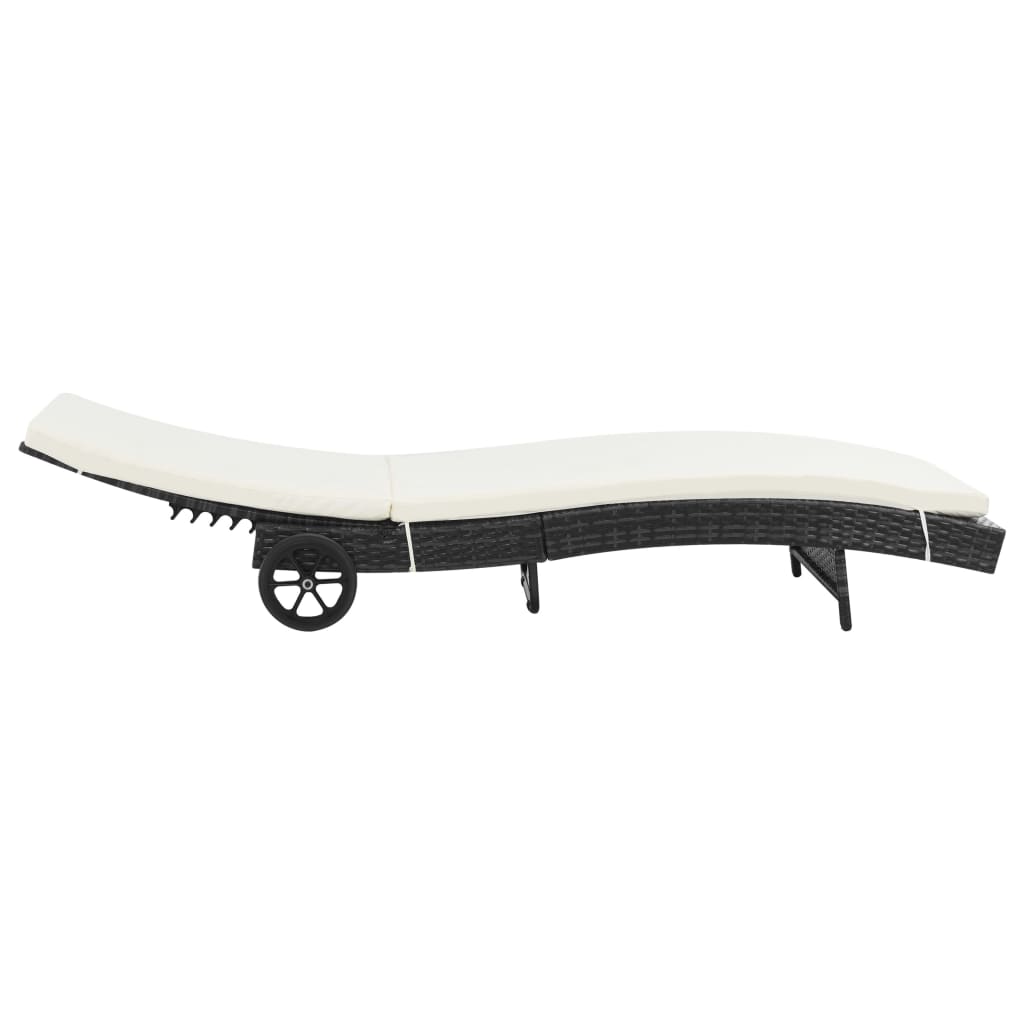 Vidaxl ligbed met wielen en kussen poly rattan zwart
