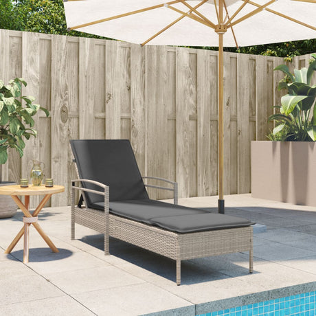 Vidaxl ligbed met kussen 63x200x81 cm poly rattan lichtgrijs