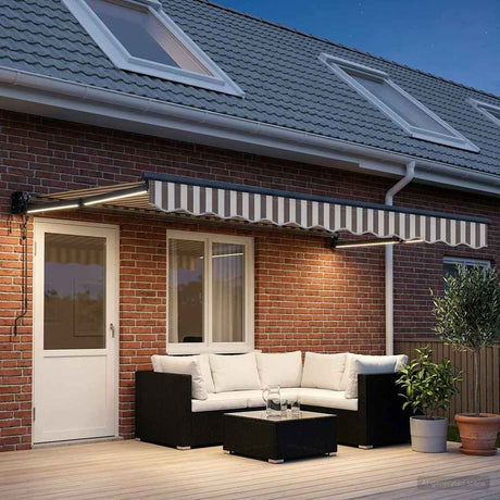 Vidaxl elektrisch uittrekbaar zonnescherm lichtgrijs en wit.