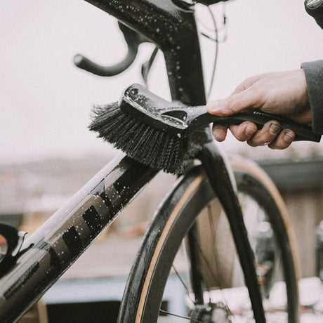 Dynamic soft washing brush