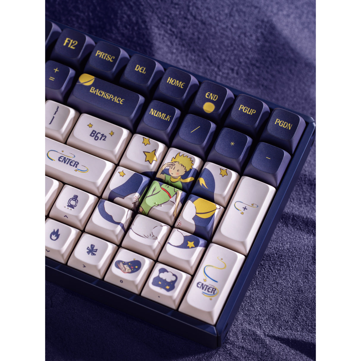 Iqunix f97 starry tryst rgb mechanisch gaming toetsenbord (donkerblauw, us lay-out (qwerty), iqunix little prince, 96%, rgb leds, hot-swappable, pbt, 2.4ghz | bluetooth 5.1 | usb-c)