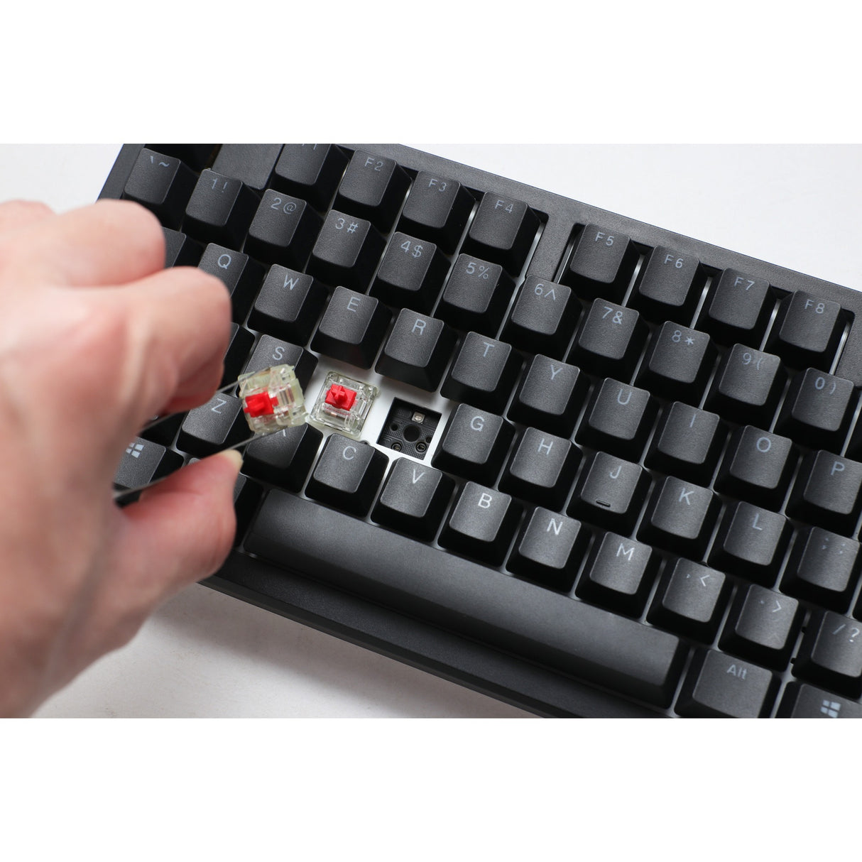 Ducky zero 6108 classic black rgb mechanisch gaming toetsenbord (zwart, us lay-out (qwerty), cherry mx2a brown, 100%, rgb leds, double-shot pbt, hot swap, 2.4ghz | bluetooth | usb-c)