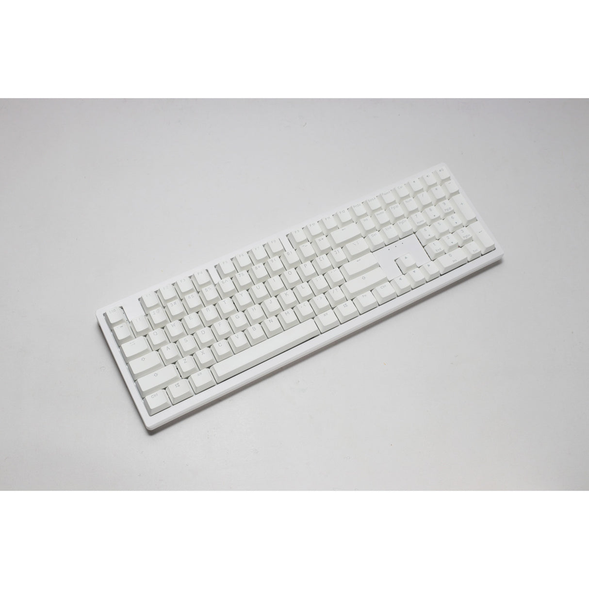 Ducky zero 6108 pure white rgb mechanisch gaming toetsenbord (wit, us lay-out (qwerty), cherry mx2a brown, 100%, rgb leds, double-shot pbt, hot swap, 2.4ghz | bluetooth | usb-c)