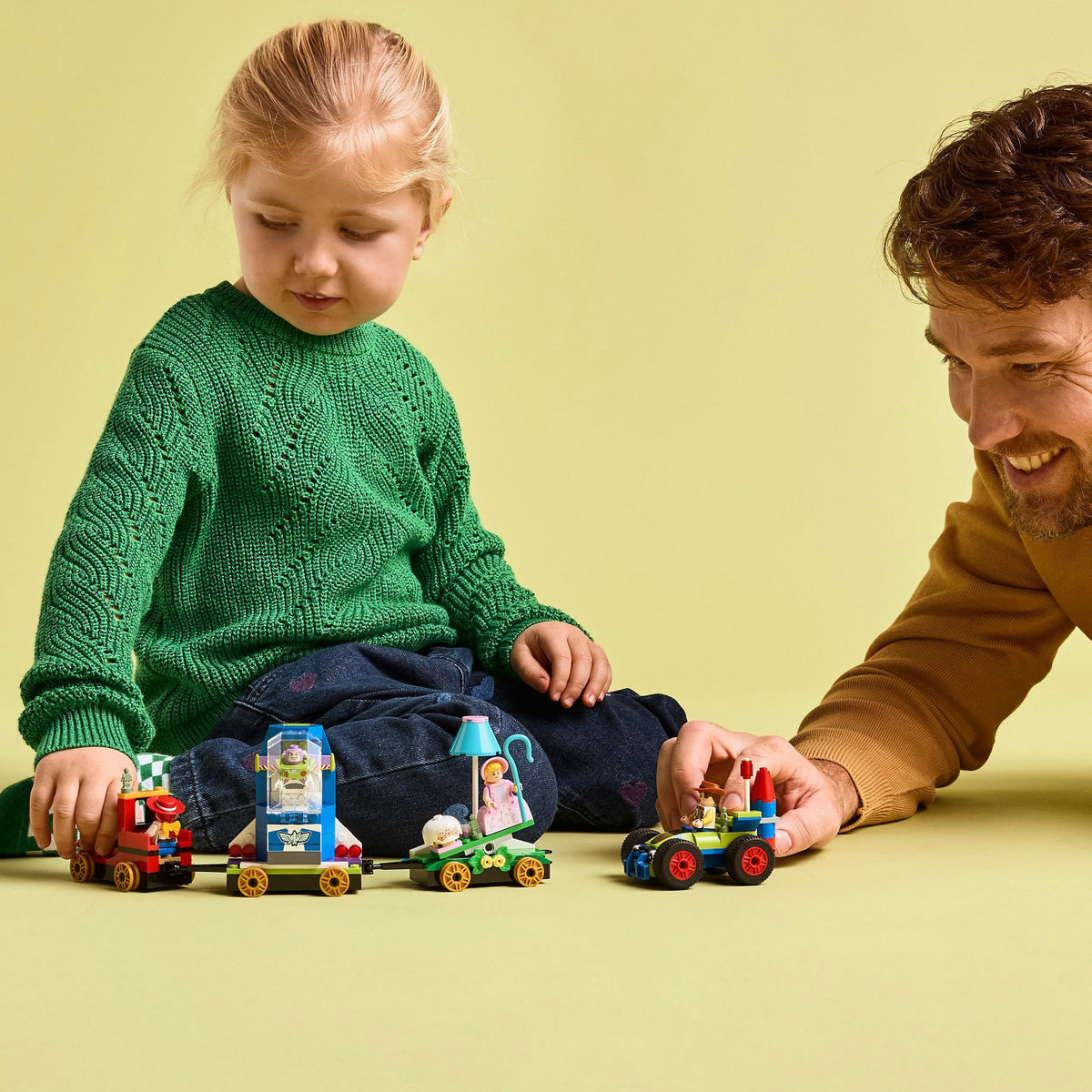 Lego disney - toy story feesttrein en rc auto constructiespeelgoed (43264)