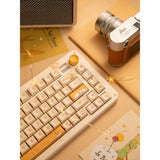 Iqunix zx75 sunset ponder wireless mechanical keyboard (lichtgeel, us lay-out (qwerty), iqunix little prince, 75%, rgb leds, hot-swappable, double-shot pbt, 2.4ghz | bluetooth 5.1 | usb-c)