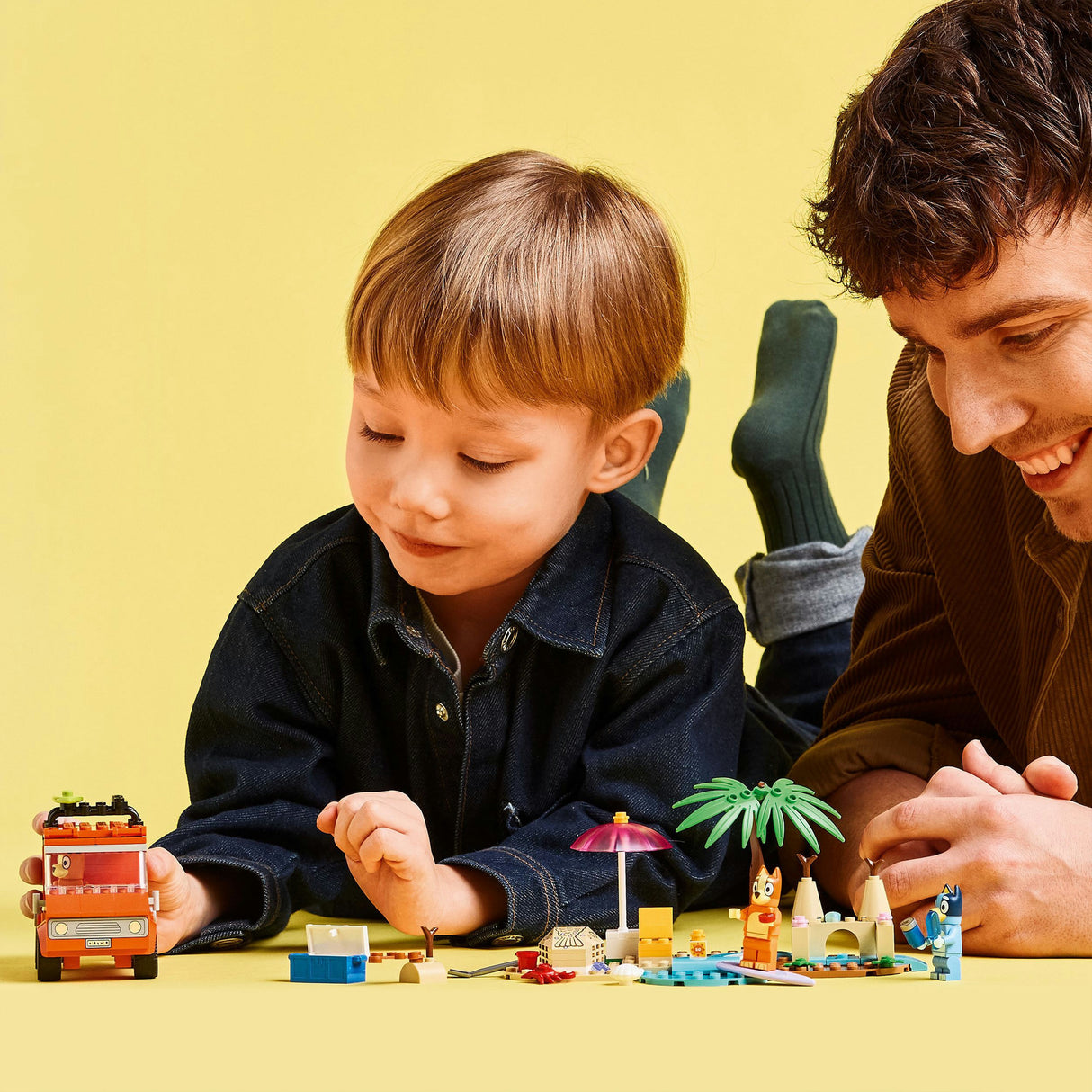 Lego bluey - bluey's autorit naar het strand constructiespeelgoed (11202)
