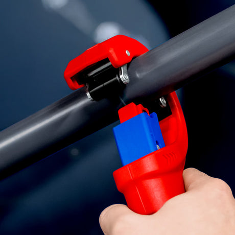 Knipex dpt50 buizensnijder voor dikwandige kunststof buizen ook kerngeschuimd snijden - capaciteit 32 - 50 mm - 202 mm - 90 23 02 bk