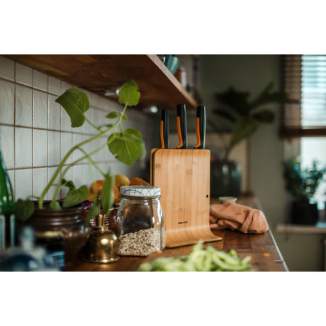 Fiskars functional form bamboe messenblok met 3 messen (meerkleurig, japans roestvrij staal | handvat met softgrip)