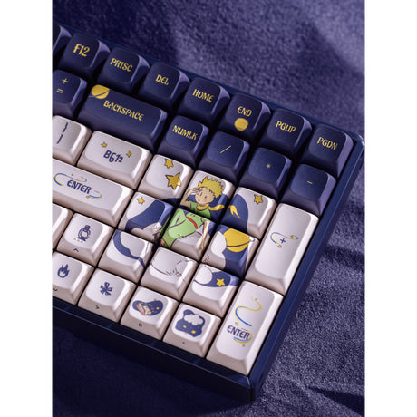 Iqunix f97 starry tryst rgb mechanisch gaming toetsenbord (donkerblauw, us lay-out (qwerty), iqunix silent rose, 96%, rgb leds, hot-swappable, pbt, 2.4ghz | bluetooth 5.1 | usb-c)