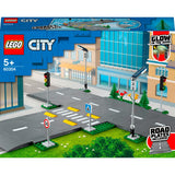 Lego ® city wegplaten 60304 bouwset; bouwbare speelgoedweg; maak de wegplaten vast aan je stad om deze uit te breiden; met lantaarnpalen, stoplichten, verkeersborden, bomen en planten, verkeersdrempels en een zebrapad (112 onderdelen)