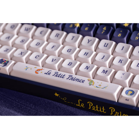 Iqunix f97 starry tryst rgb mechanisch gaming toetsenbord (donkerblauw, us lay-out (qwerty), iqunix little prince, 96%, rgb leds, hot-swappable, pbt, 2.4ghz | bluetooth 5.1 | usb-c)