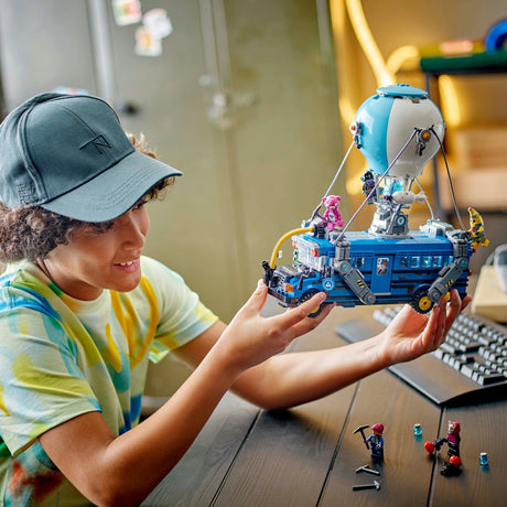 Lego fortnite battle bus uit de videogame - 77073