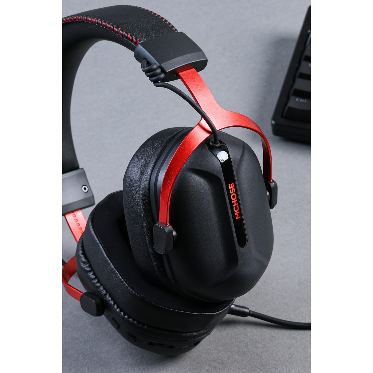 Mchose s9 pro wireless over-ear gaming headset (zwart rood, pc laptop playstation switch smartphone, 2.4g bluetooth wired type-c )