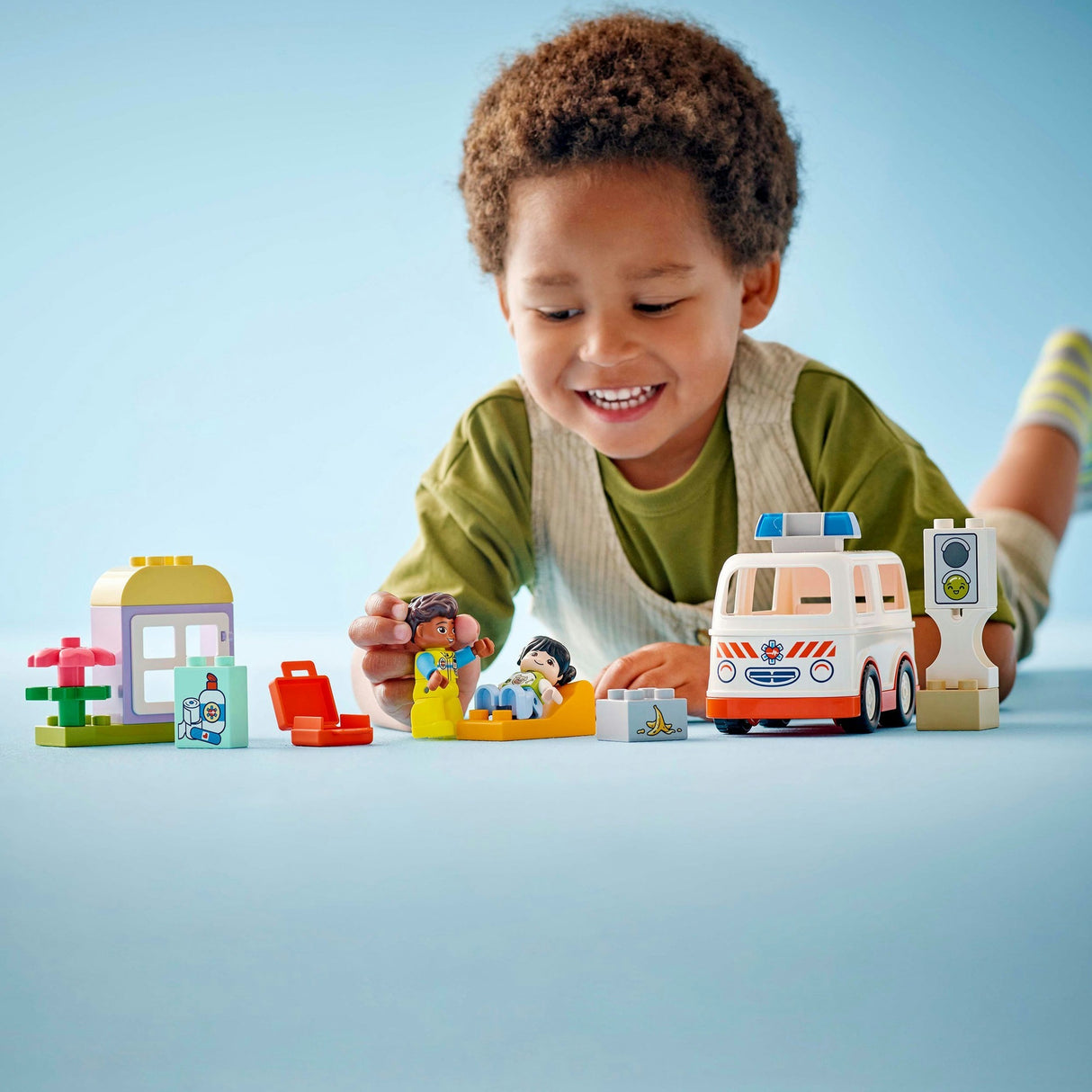 Lego duplo ambulance met chauffeur voor fantasiespel - 10447