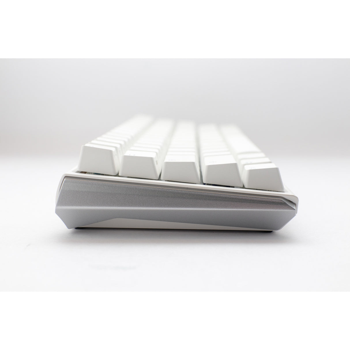 Ducky one 3 classic pure white mini rgb mechanisch toetsenbord (wit, us lay-out (qwerty), cherry mx red, 60%, rgb led, double-shot pbt, hot-swappable, quack mechanics)