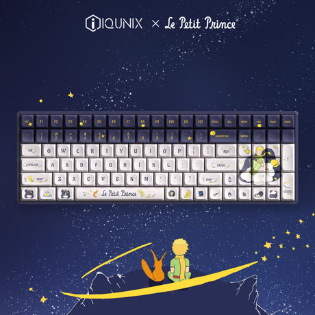 Iqunix f97 starry tryst rgb mechanisch gaming toetsenbord (donkerblauw, us lay-out (qwerty), iqunix little prince, 96%, rgb leds, hot-swappable, pbt, 2.4ghz | bluetooth 5.1 | usb-c)
