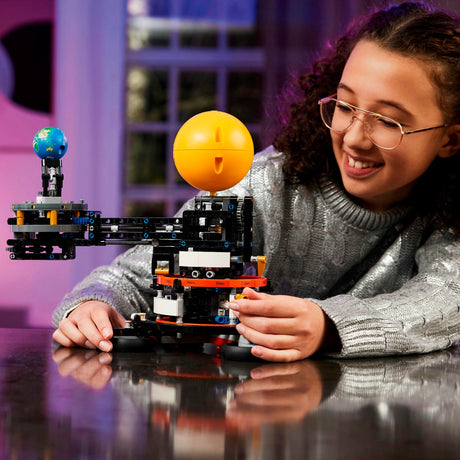 Lego technic - de aarde en de maan in beweging constructiespeelgoed