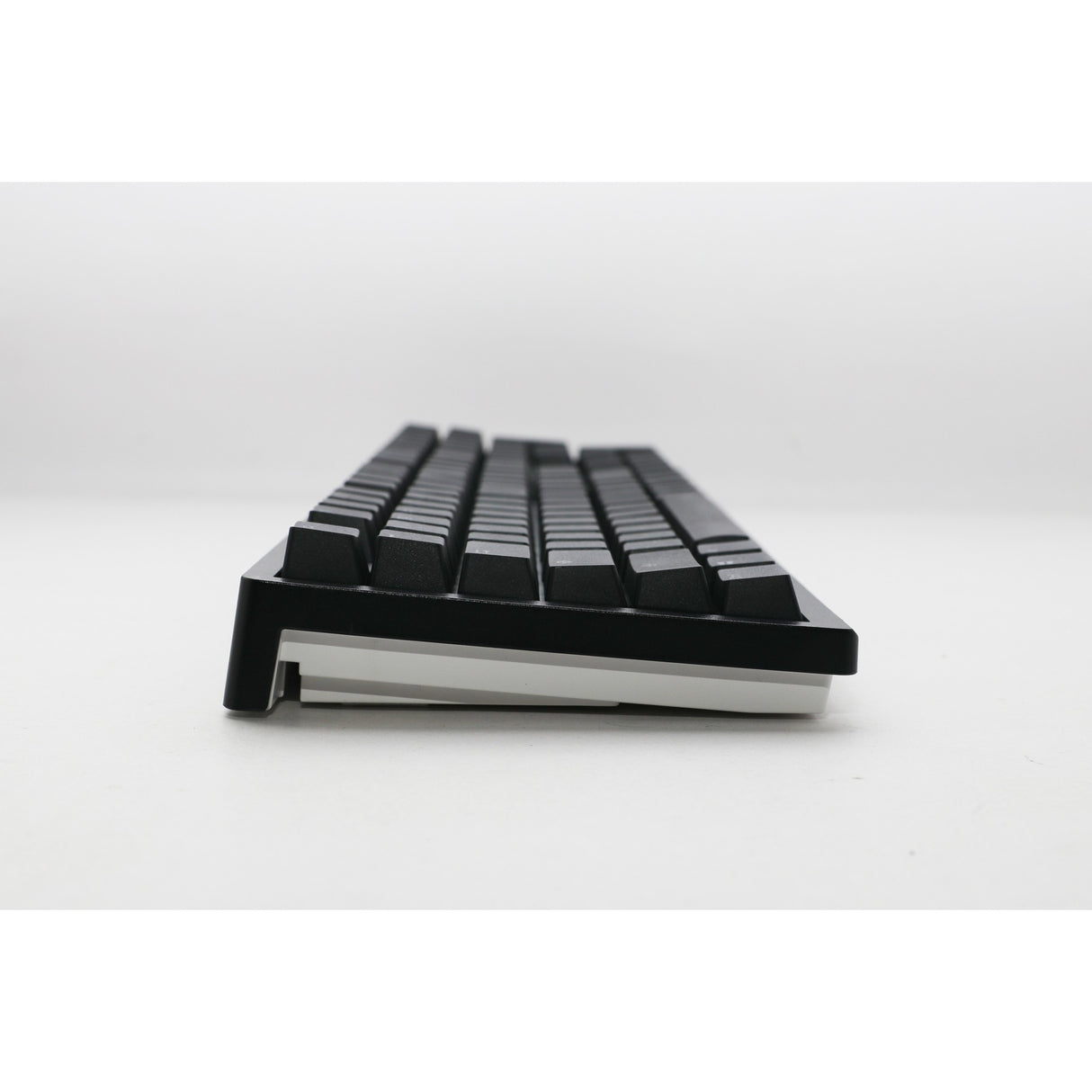 Ducky zero 6108 classic black rgb mechanisch gaming toetsenbord (zwart, us lay-out (qwerty), cherry mx2a blue, 100%, rgb leds, double-shot pbt, hot swap, 2.4ghz | bluetooth | usb-c)