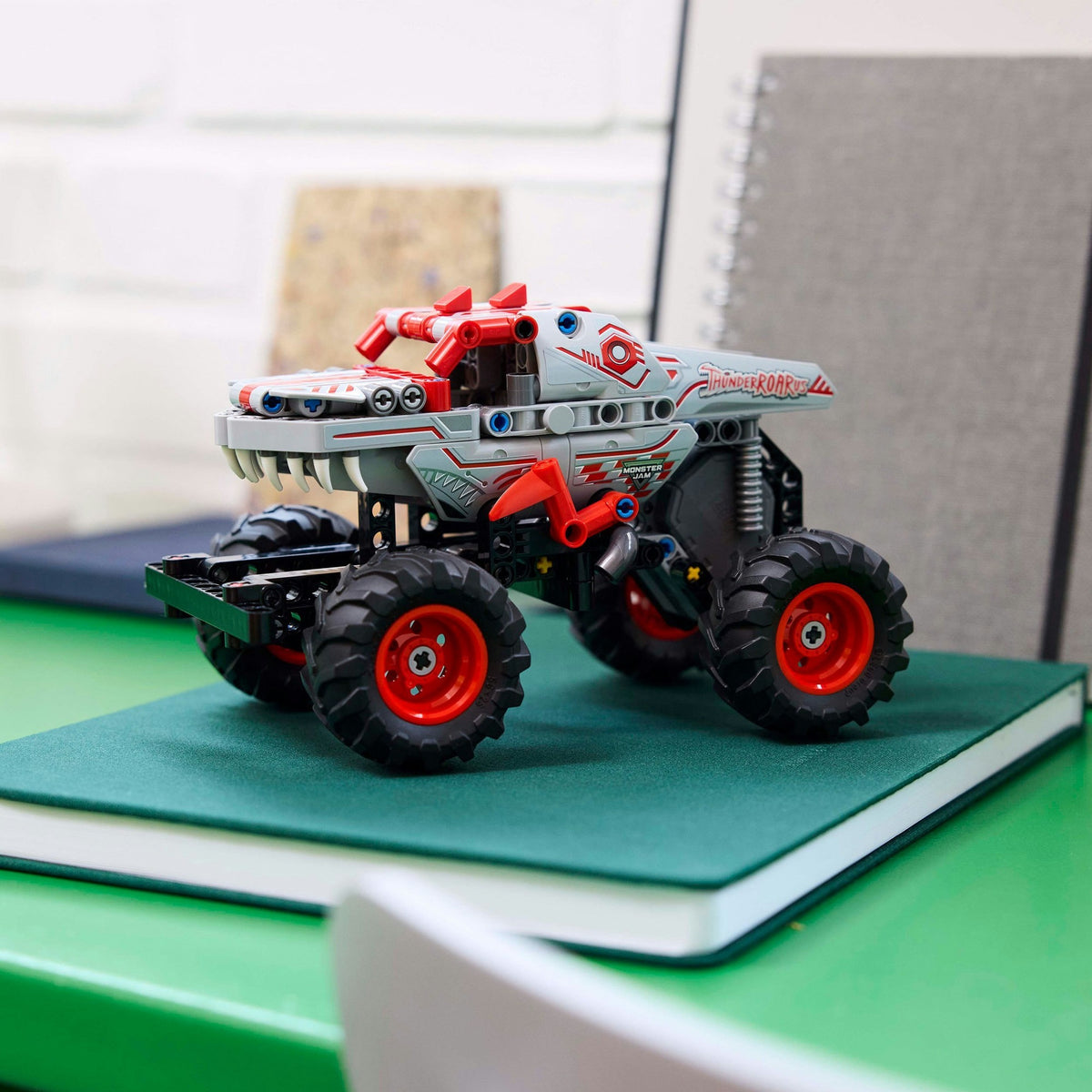 Lego technic monster jam™ thunderroarus™ pull-back truck - 42200