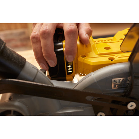 Stanley fatmax v20 18v 4.0ah 190 mm afkort- en verstekzaag (geel zwart, accu (18v, 4.0ah) en oplader (2a) inbegrepen)